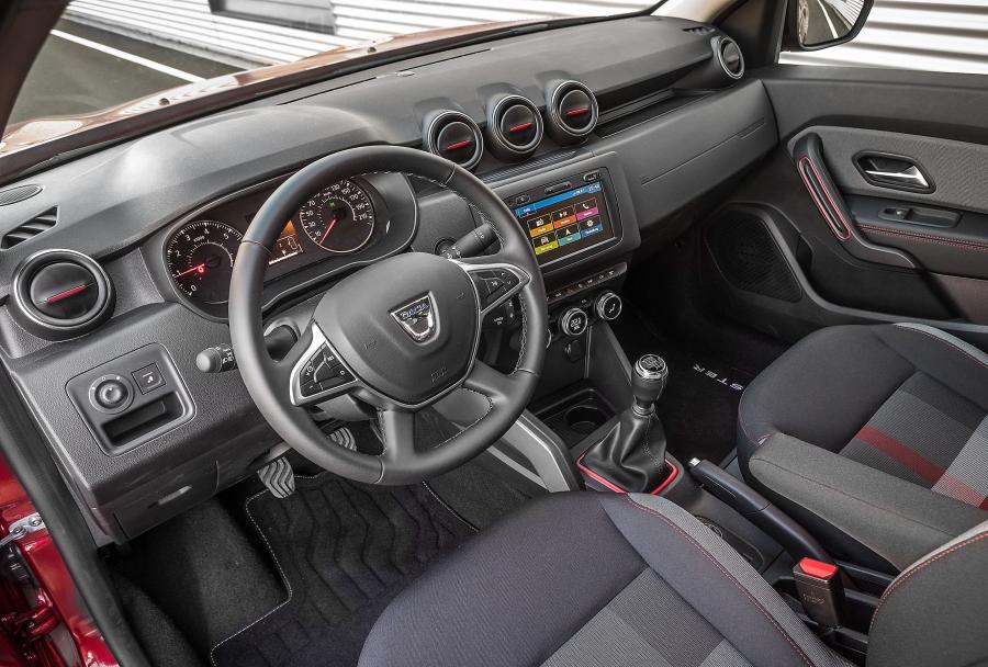Интерьер Dacia Duster Charisma 2019 года  (фото 13 из 14)